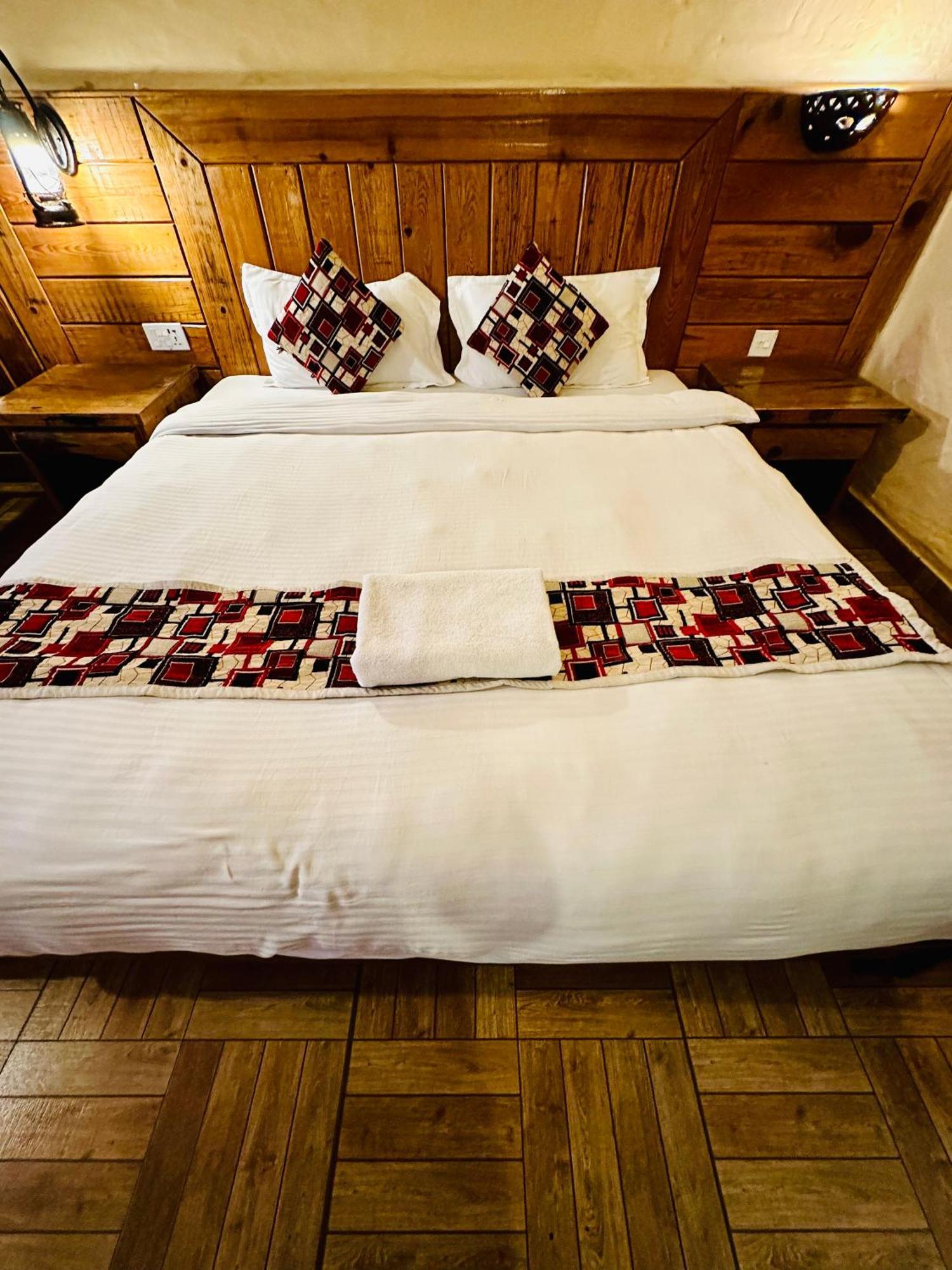 Hotel Tourist Residency Покхара Экстерьер фото